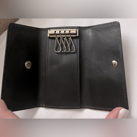 Louis Vuitton Authentic lack Vernis Key holder EC - Picture 5 of 9